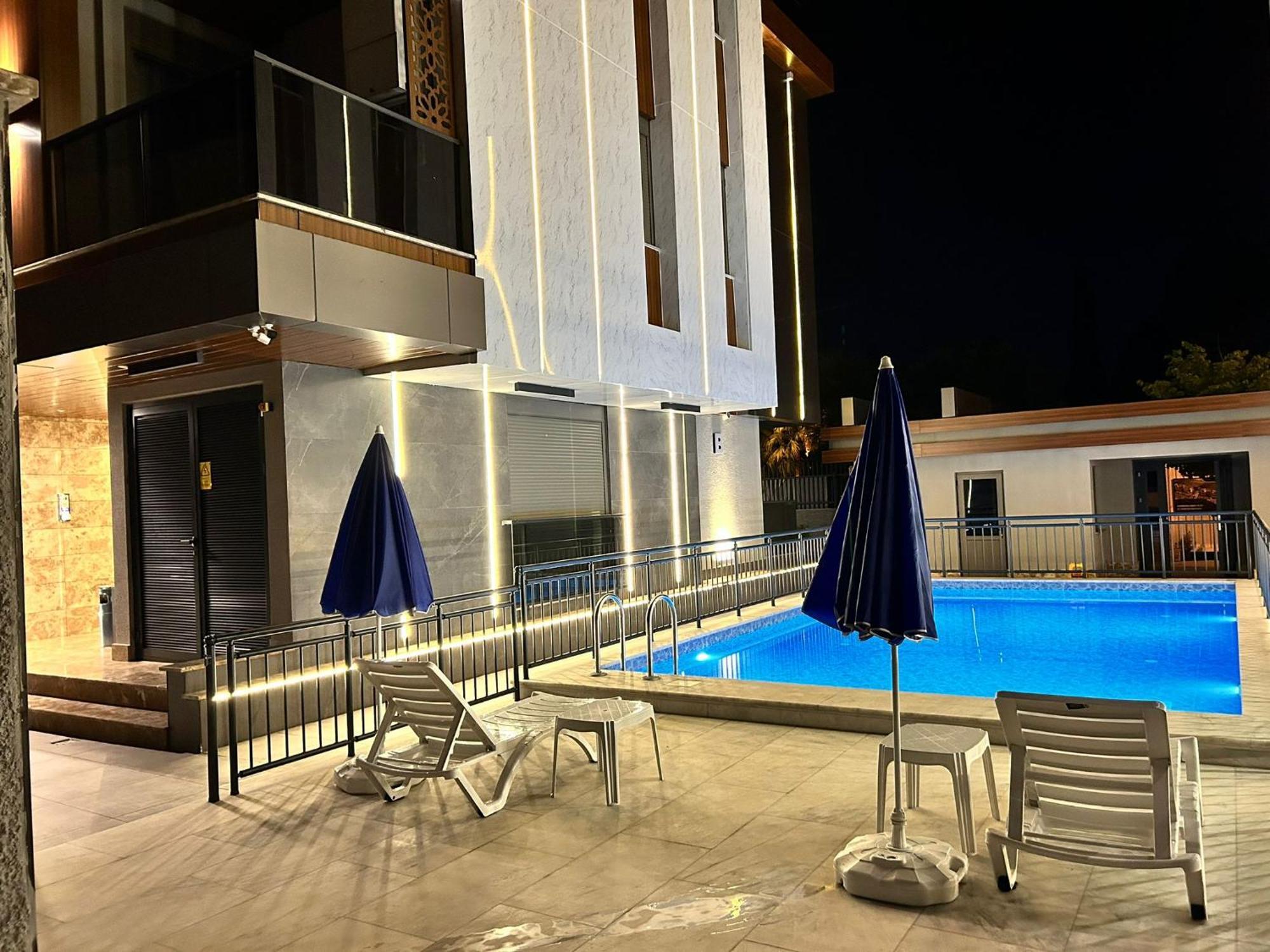Grand Diker Port Daire